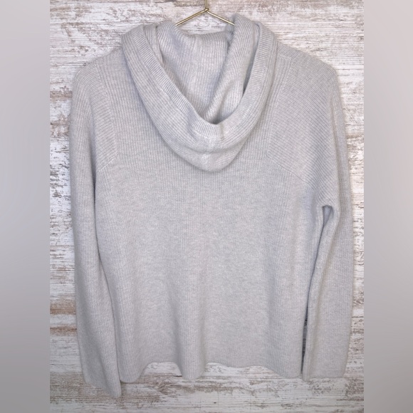 Athleta Light Grey Rest Day Hoodie Sweater Sz small great blend!  LIKE NEW! - Picture 9 of 9